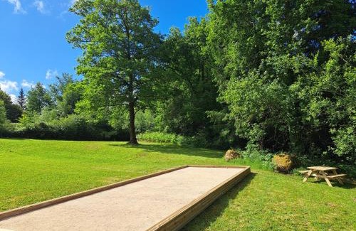 Maisonnais-sur-Tardoire House | "Le petit bonheur" Gîte van 4 tot 12 personen met privé vijver van 2Ha