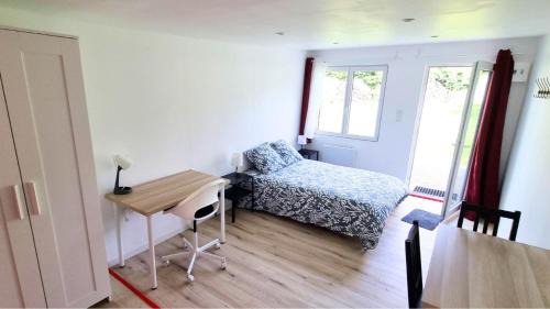 Avesnes-sur-Helpe Apartment | Le petit Château Avesnois - Studio avec terrasse vue sur le jardin
