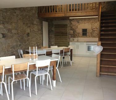 Saint-Malo-du-Bois House | LE PETIT MONTY Gite Côté Jardin