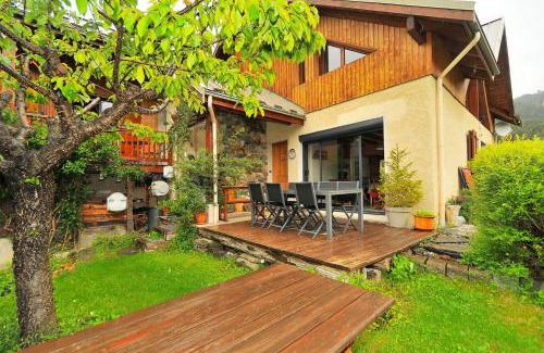 Nevache Ski Chalet | Le Pied des Thûres - Family Chalet to host memorable moments!