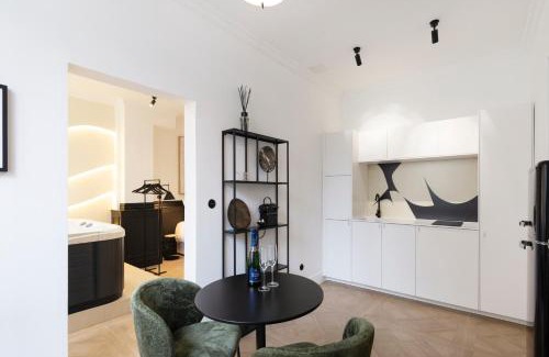Nancy City Centre Apartment | Le Rêve de Stanislas - Jacuzzi