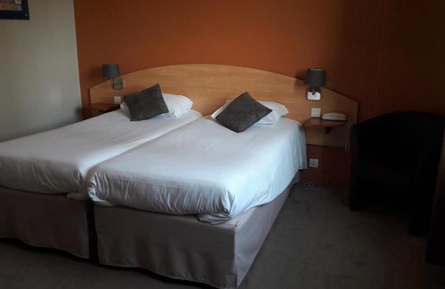 Belle-Isle-en-Terre Hotel | Le relais de l'Argoat
