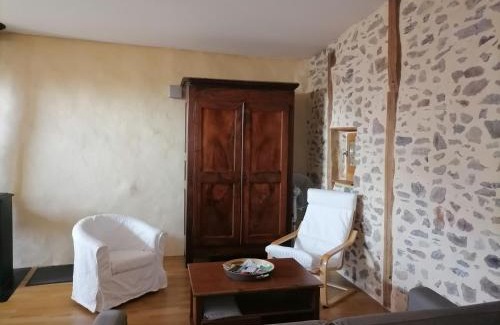 Anglards-de-Saint-Flour Apartment | Le Relais d'Anglards