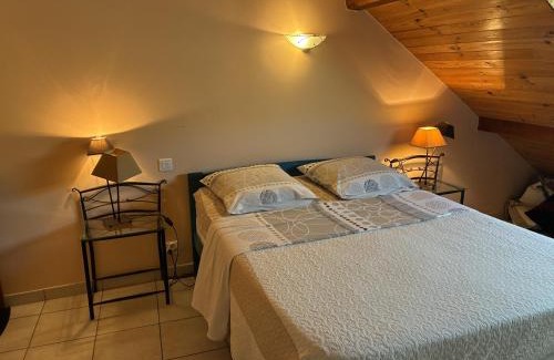 Le Glaizil Bed & Breakfast | Le Rocher des Ducs, Appartement & Chambres, abris voitures et motos