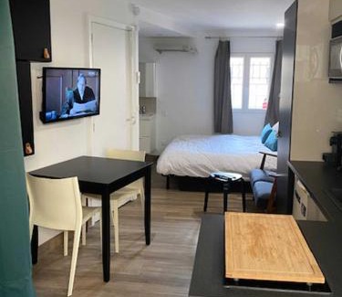 Antibes Old Town Apartment | Le rocher