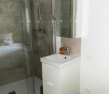 Antibes Old Town Apartment | Le rocher