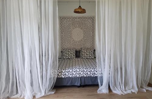 Saint-Benoit Apartment | LE RUBINJO Case fleurie