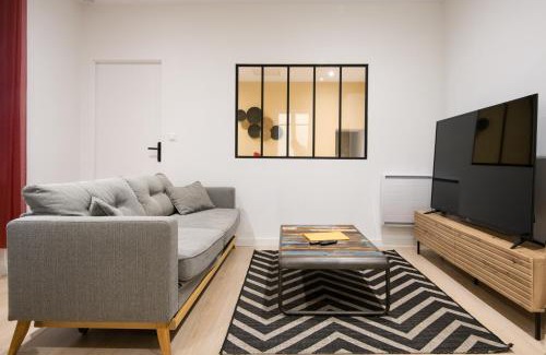 Rochefort Apartment | Le Scalaire, T2 totalement rénové, hypercentre Rochefort, arrivée autonome