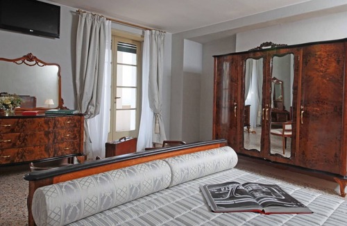 Pulciano Villa | Le Selve Lake View Villas