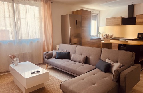 Costieres Apartment | Le serenity: spacious P4/115m2 + parking lot
