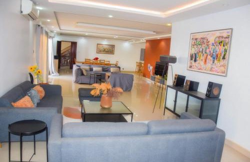 Same Apartment | Le spacieux appartement quatre chambres trois cent metre carré à proximité de la mer