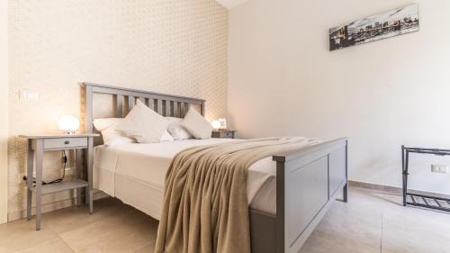 Mirandola Apartment | -Le stanze dei Pico- Wi-Fi, nel cuore di Mirandola - una terrazza unica sul tetto