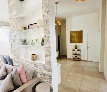 Orange Apartment | Le Théâtro