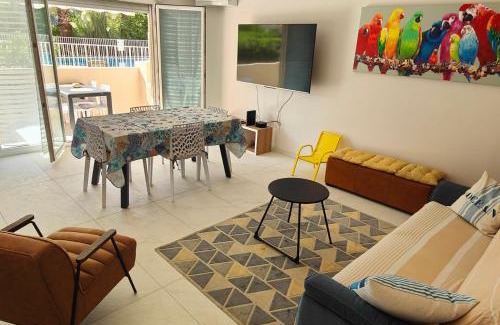 Hyeres City Centre Apartment | Le Victoria-Centre ville-Piscine-Parking privé-Wi-Fi