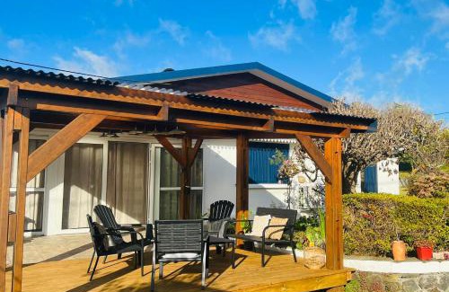 La Plaine des Cafres Villa | Le vieux poirier à la Plaine des Cafres
