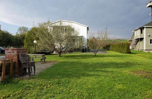 Edmundston House | Le1226-Apartment with Free WIFI and Parking
