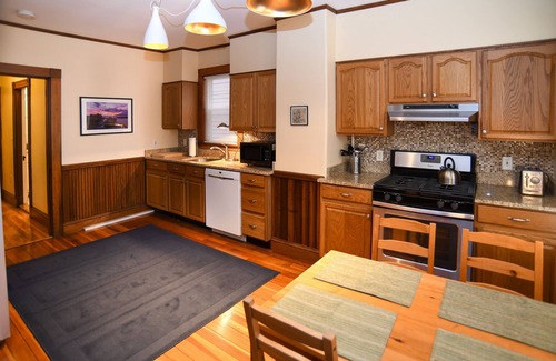 Egleston Square Condo | Leafy & Tranquil, Artist House
