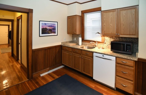 Egleston Square Condo | Leafy & Tranquil, Artist House