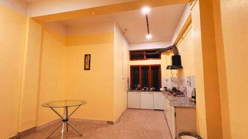 Sualkuchi Apartment | Leafyinn-Chic room in Guwahati