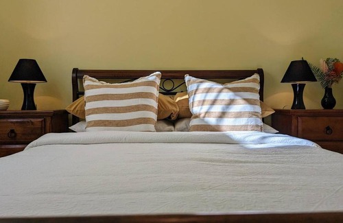 Queenscliff House | Learmonth Guesthouse - Queenscliff