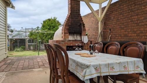Queenscliff House | Learmonth Guesthouse - Queenscliff