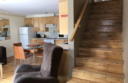 Waterford Valley Bed & Breakfast | Leaside Manor by The Leaside Group