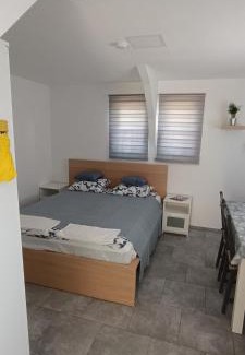 Oroszlany House | Lebegő Falu Vendégház