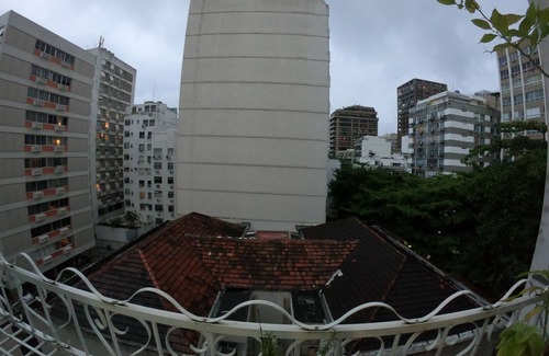 Leblon Apartment | Leblon two blocks from the beach: comfort and safety
