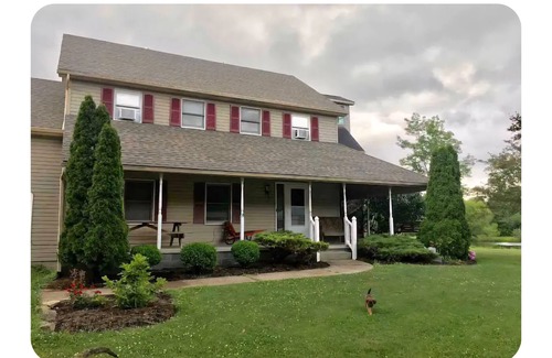 Bristolville Apartment | Ledgestone Farms-Charming Country Studio