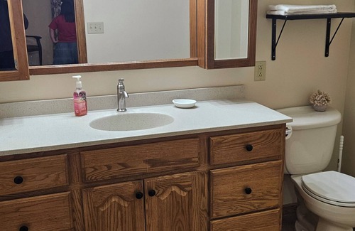 Bristolville Apartment | Ledgestone Farms-Charming Country Studio