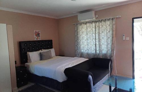 Maun House | Ledu's Get-Away Nest