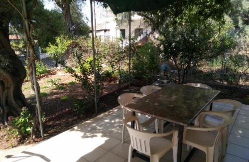 Tsoukaladhes House | Lefkas house with garden