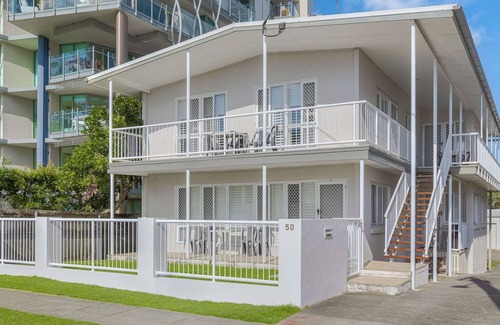 Bilinga Apartment | Legacy 1 - Bilinga/North Kirra Beachfront - Min. 3 Night Stay!