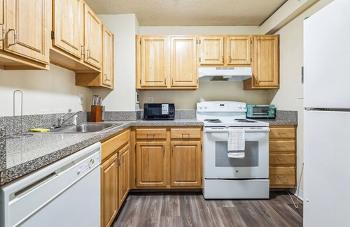 Richmond Apartment | Legacy at Imperial Village 104 I 1 Bed 1 Bath