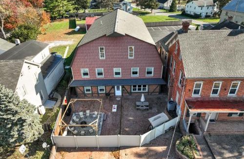 Witmer Apartment | Legacy Manor 13 bedrooms Sleeps 26