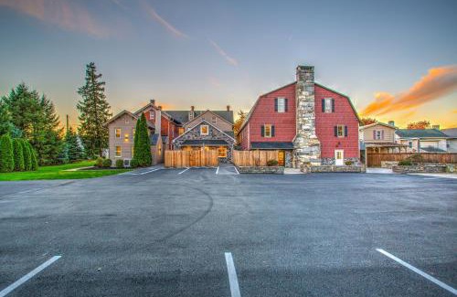 Witmer Apartment | Legacy Manor 13 bedrooms Sleeps 26