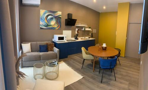Macon Apartment | Legend Majestic - Parking Privé GRATUIT- Climatisation - Gare - Centre Ville - FIBRE