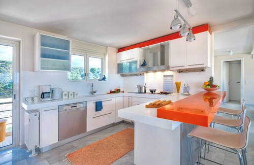 Lavreotiki Villa | Legrena Beach Villa in Sounio (just meters away from a quiet sandy beach)