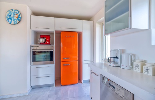 Lavreotiki Villa | Legrena Beach Villa in Sounio (just meters away from a quiet sandy beach)
