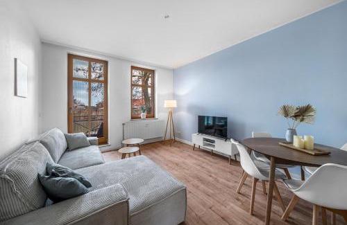 Magdeburg Apartment | LeHaStays - Apartments Buckau 16a I Küche I Smart TV mit Netflix I toller Innenhof
