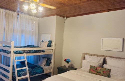 Parow House | Leisure Lodges Family Room Parow