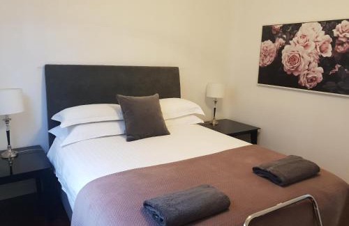 Fremantle House | Leisurely Manor - spacious three bedroom home in Fremantle