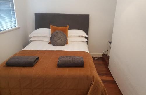 Fremantle House | Leisurely Manor - spacious three bedroom home in Fremantle