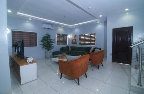 Ofin House | Lekki holiday shortlet