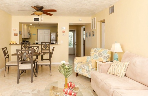 Grove City Condo | Lemon Bay Waterfront Condo w Patio