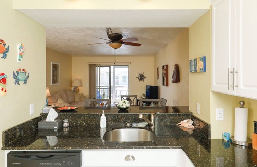 Grove City Condo | Lemon Bay Waterfront Condo w Patio