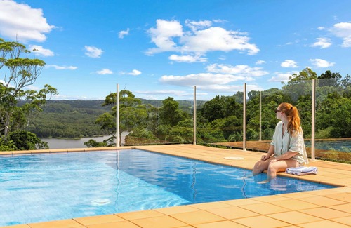 Montville House | Lemon Grove - Montville Manor with Lake & Mountain Views