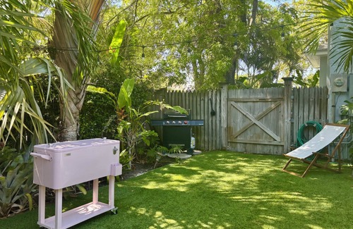 Palm Beach - West Palm Beach Cottage | Lemon Loft: Palm Beach-style paradise, shared pool