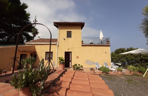 Praiola House | Lemon's house by the sea