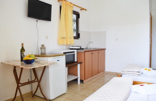 Foinikounta Apartment | Lemon Studio only 150m to the beach